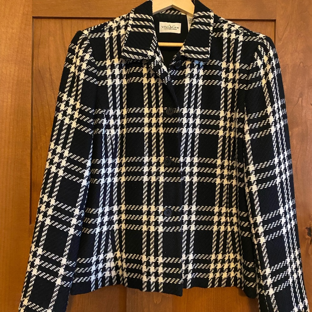 This is a villager by Liz Claiborne black and ecru jacket size 14.
